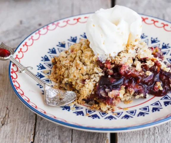 Fahéjas-szilvás crumble