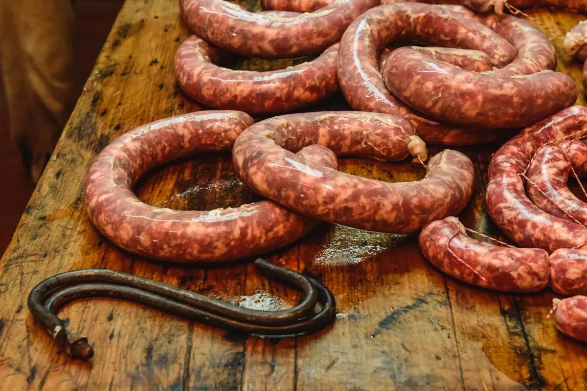 Egy disznótoron kihagyhatatlan a kolbász és a hurka készítése