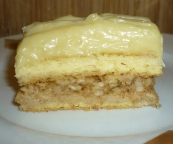 Almás-krémes piskóta alappal