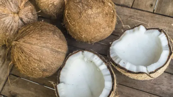 Kipróbáltuk: így kell egyszerűen feltörni a kókuszdiót – VIDEÓ!