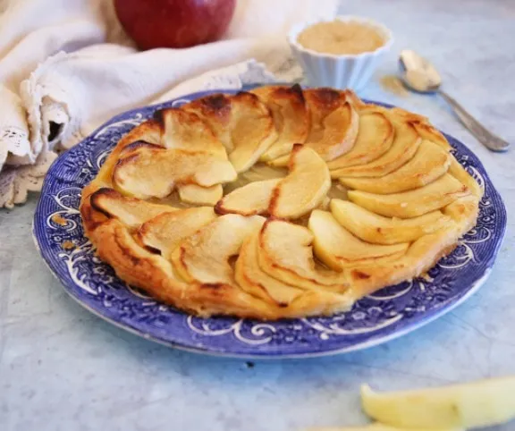 Karamellizált alma tart