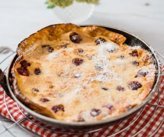 Meggyes serpenyős palacsinta&nbsp;