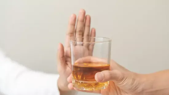 Ezek a sztárok egy korty alkoholt sem isznak – meg fogsz lepődni, kikről van szó