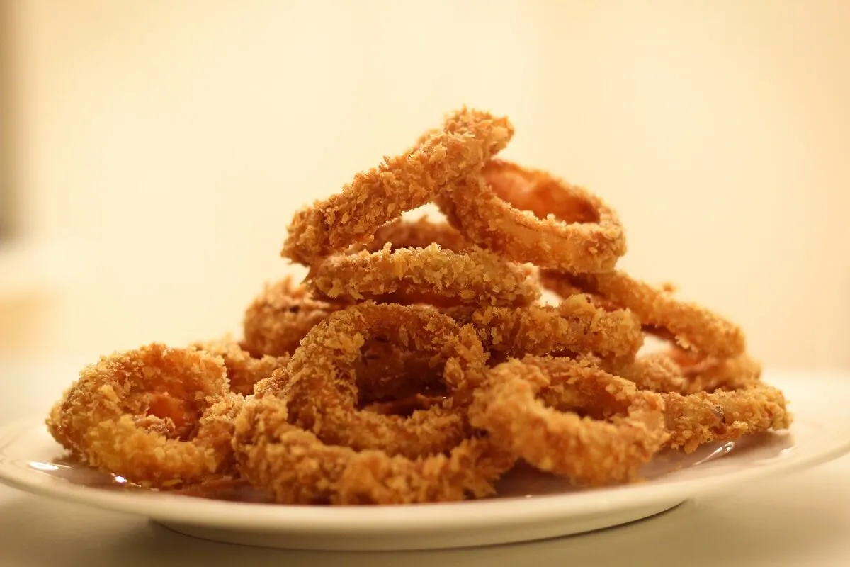 Sütőben sült hagymakarika /Fotó: Shutterstock