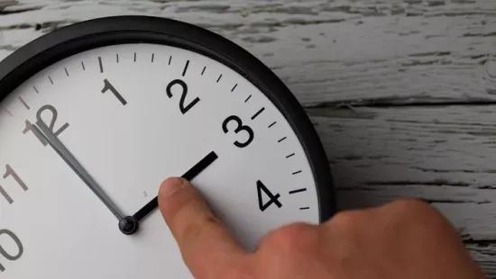 Óraátállítás 2026: mikor kezdődik a nyári időszámítás, és hogyan hat a szervezetünkre?