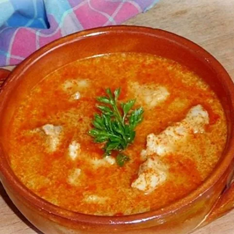 Korhely harcsahalászlé