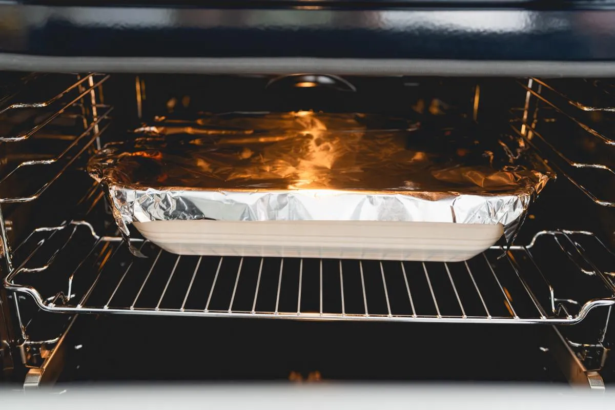 Tepsis fogások vasárnap ebédre: sütőben fóliával letakart tepsi