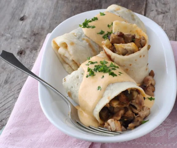 Padlizsános csirkeraguval töltött palcsinta (tojásmentes recept)