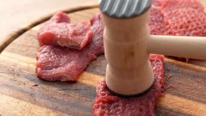 Így klopfolj, hogy tökéletes legyen a vasárnapi rántott hús!