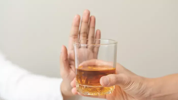 Ezek a sztárok egy korty alkoholt sem isznak – meg fogsz lepődni, kikről van szó