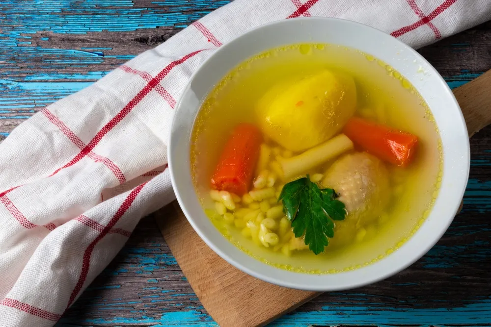 A húsleves a magyar konyha alappillére: sáfránnyal aranyszínű levest kaphatunk.