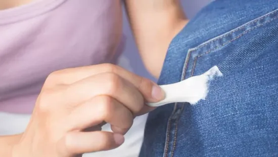 Rágógumi a hajban és a ruhán: ezzel a trükkel megszabadulhatsz tőle