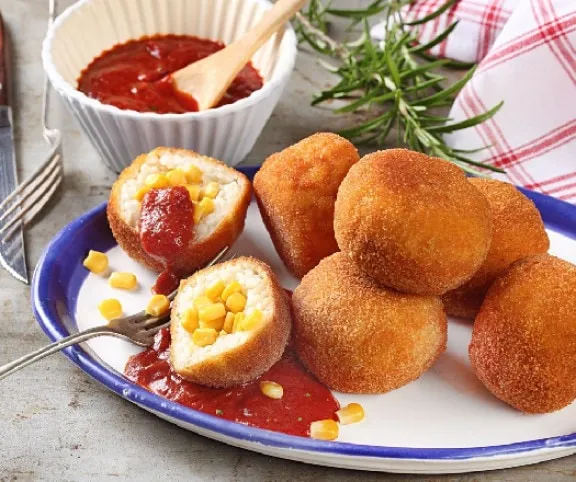 Kukoricás arancini (rizottógolyó) paradicsomos mártogatóssal