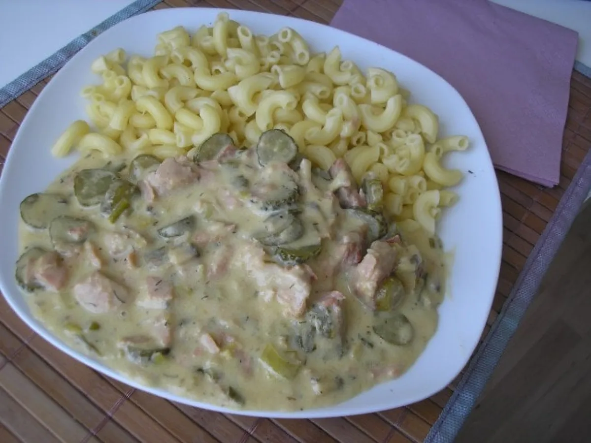 Stroganoff sertéscsíkok krokettel