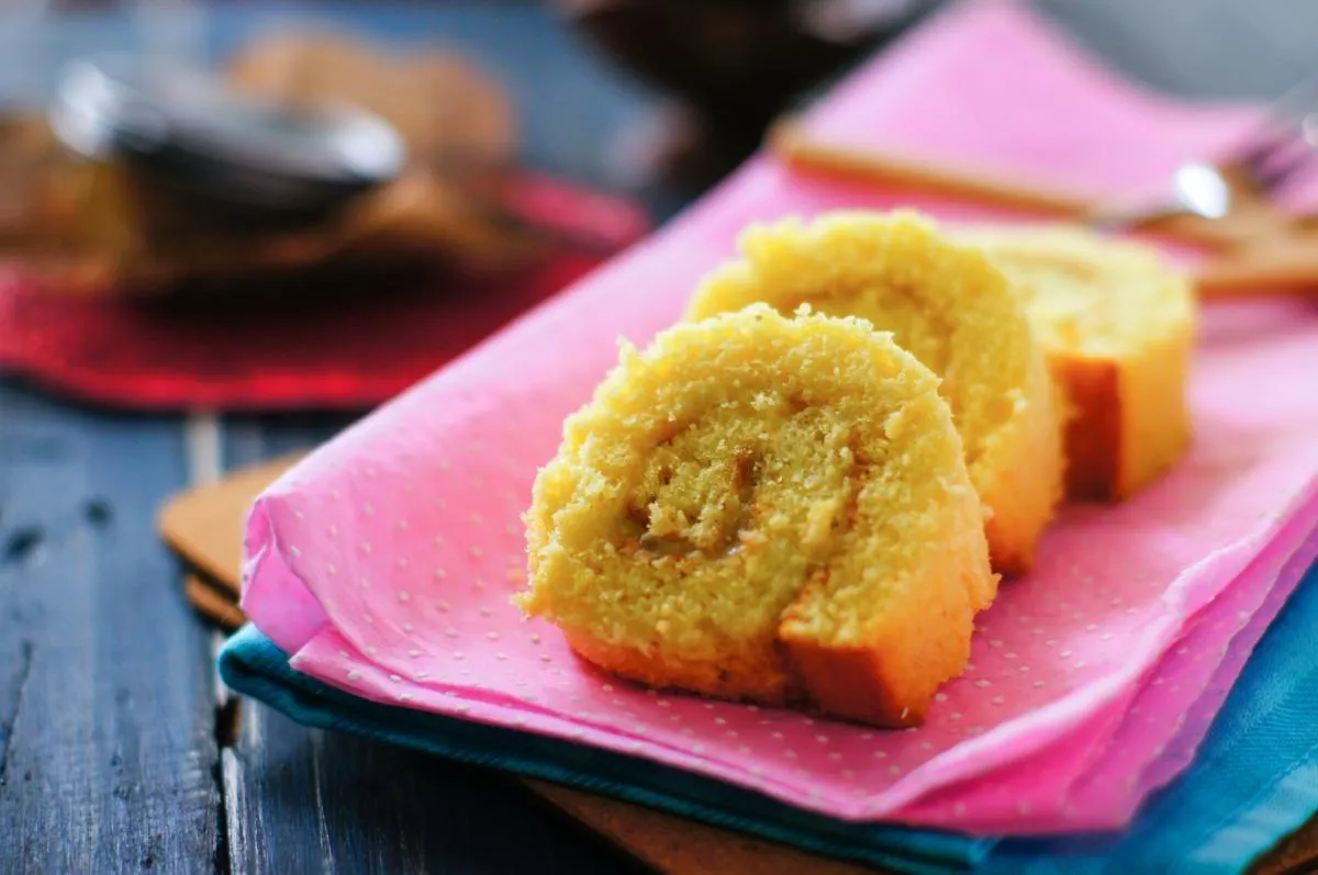 Duriánkérmes piskótatekercs