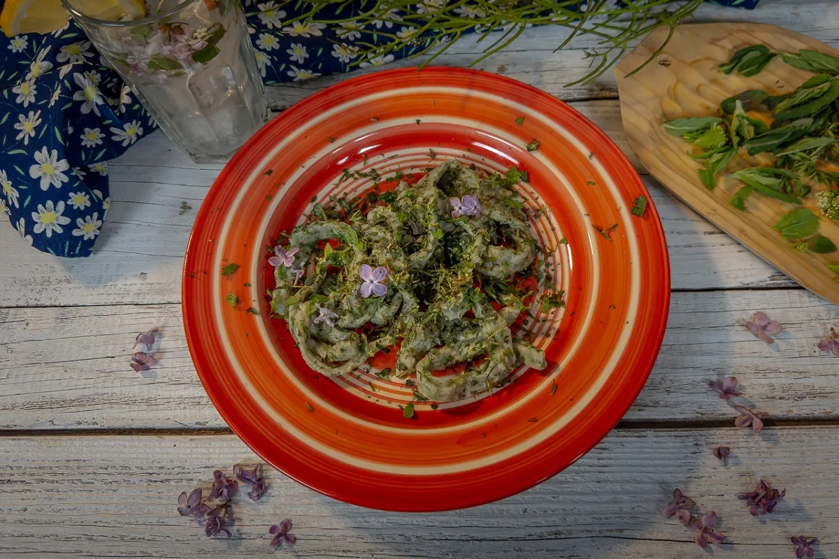 Házi tészta erdei fűszerekkel /Fotó: Mindmegette