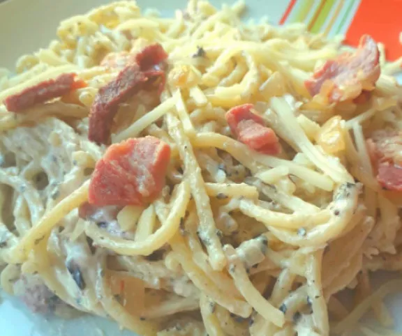 Sonkás-tejszínes tészta 