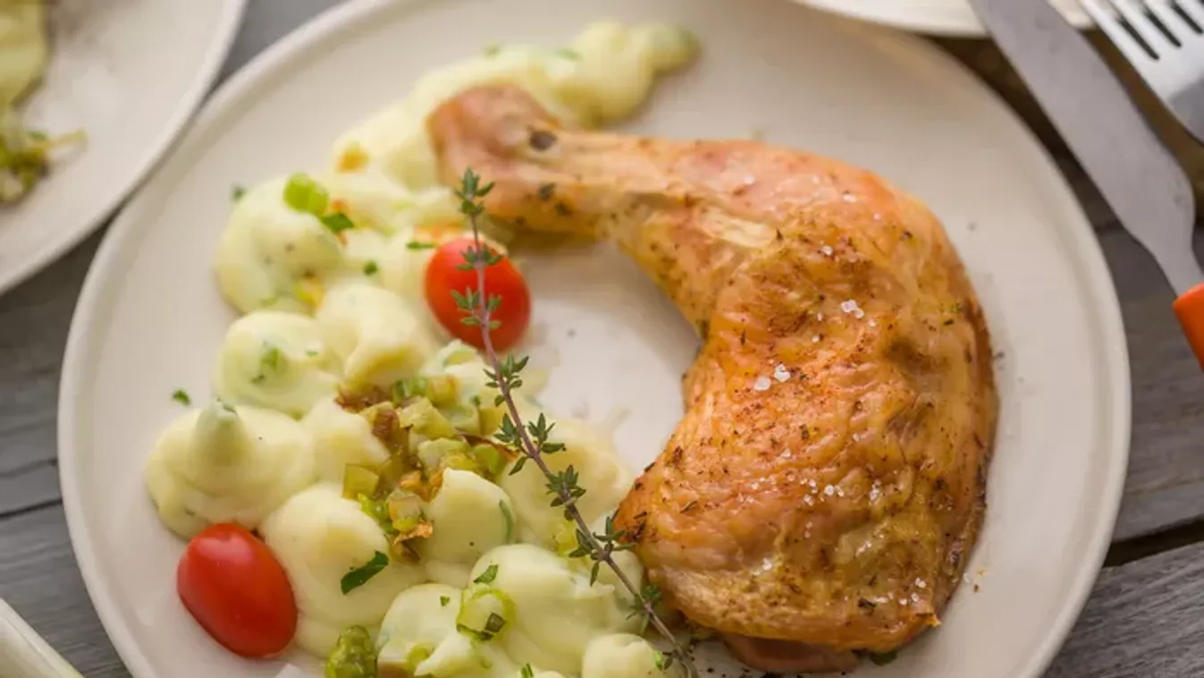 Sült csirkecomb újhagymás burgonyapürével