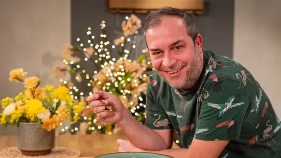 Olcsó, mégis különleges fogás húsvétra: salátaleves szalonnás tojáslepénnyel