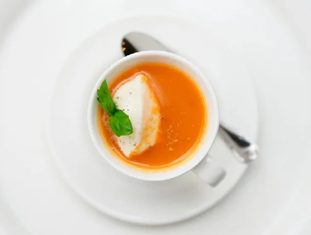 Ínyenc sárgadinnyeleves