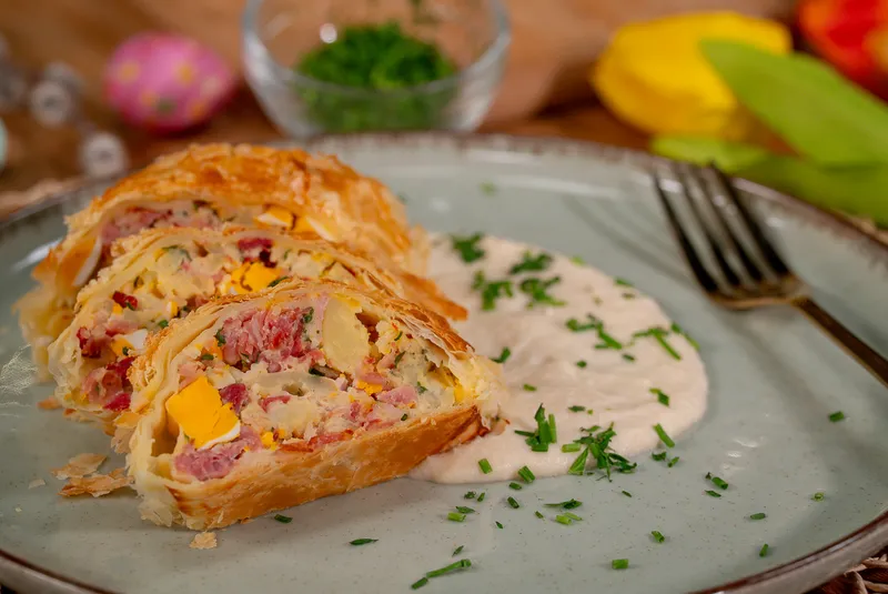Húsvéti sonkás tekercs leveles tésztából 