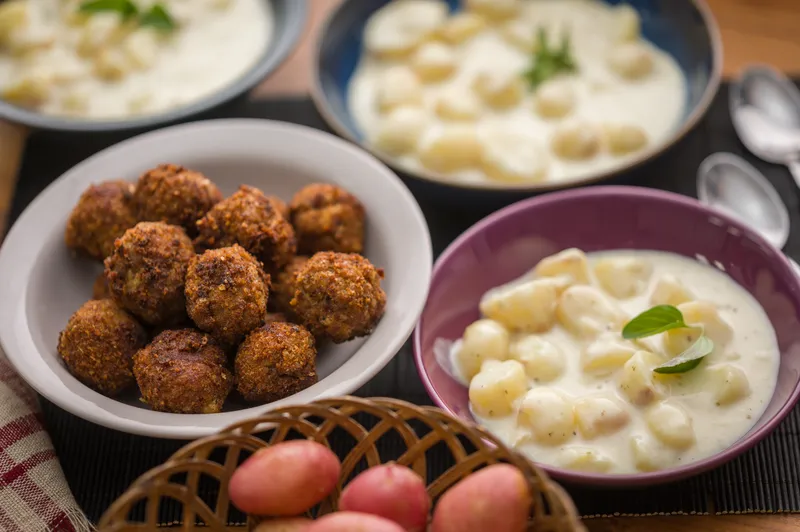 Újburgonya-főzelék csirkemell fasírttal