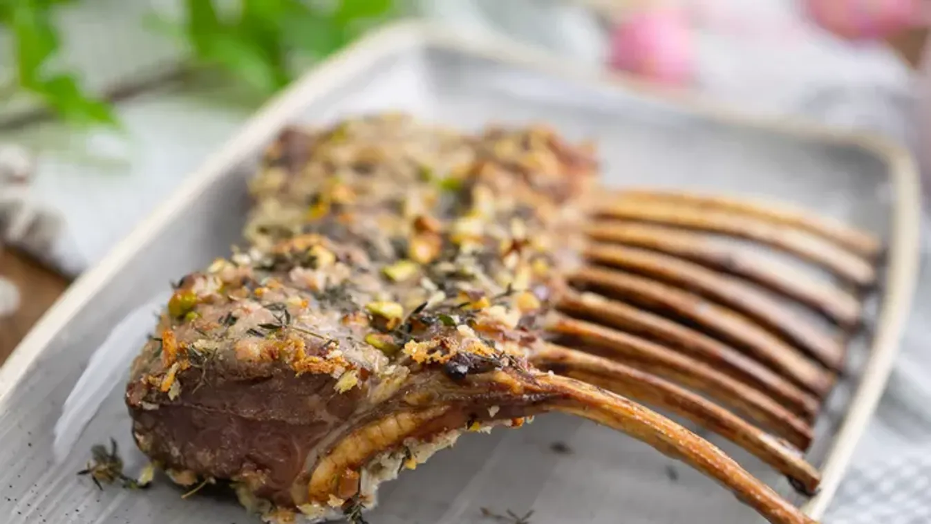 Báránygerinc zöldfűszeres, pisztáciás kéregben recept