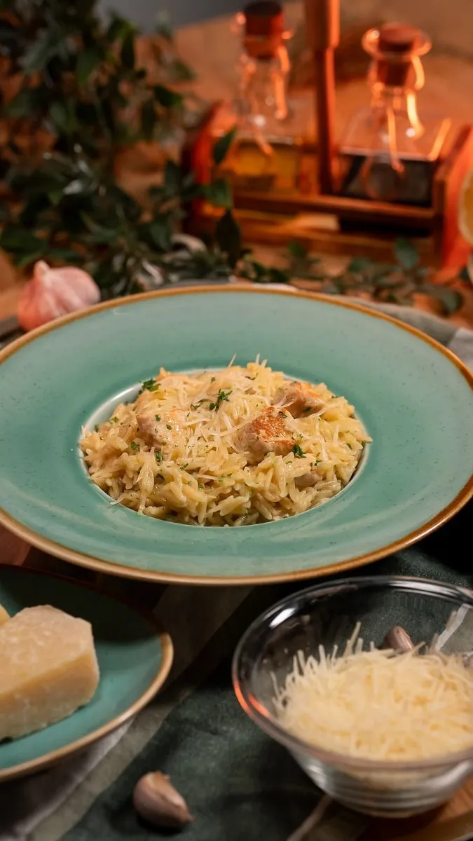 Fokhagymás-csirkés orzo tészta