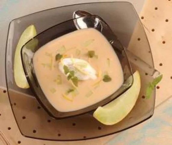 Hideg mézes dinnyeleves citromhabbal 