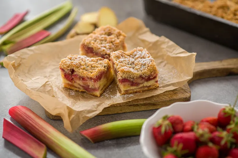 Epres-rebarbarás morzsás süti