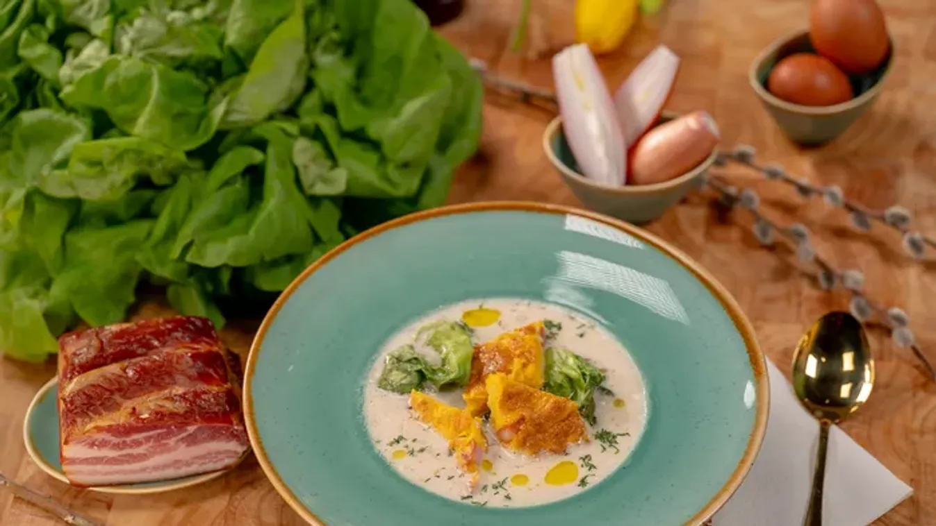 Salátaleves szalonnás tojáslepénnyel recept