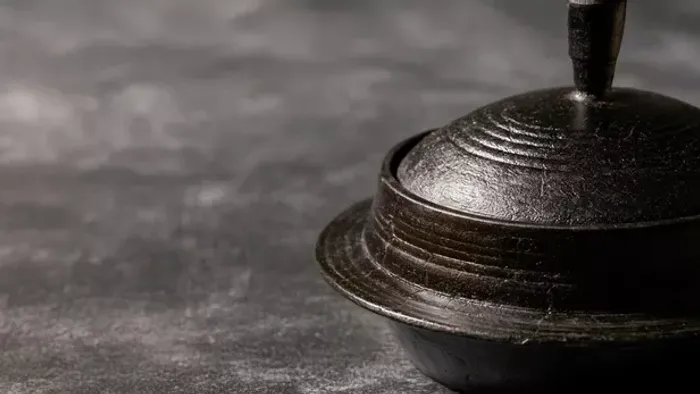 Ez történik valójában, ha az öntöttvas edényt beteszed a mosogatógépbe
