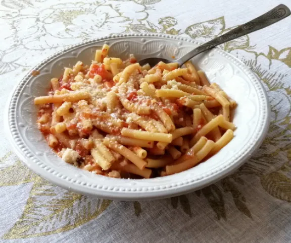 szalonnás-paradicsomos tészta