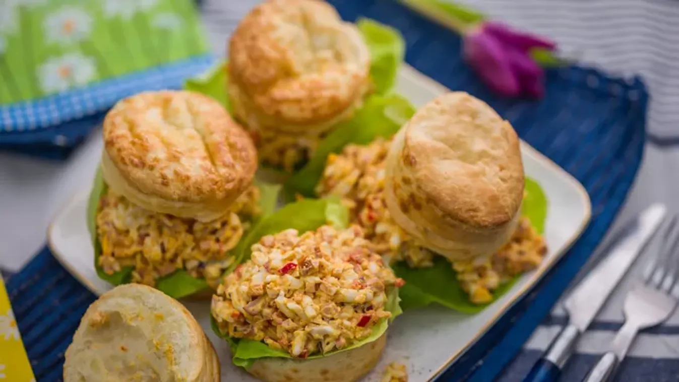 Sajtos pogácsa sonkás tojássalátával