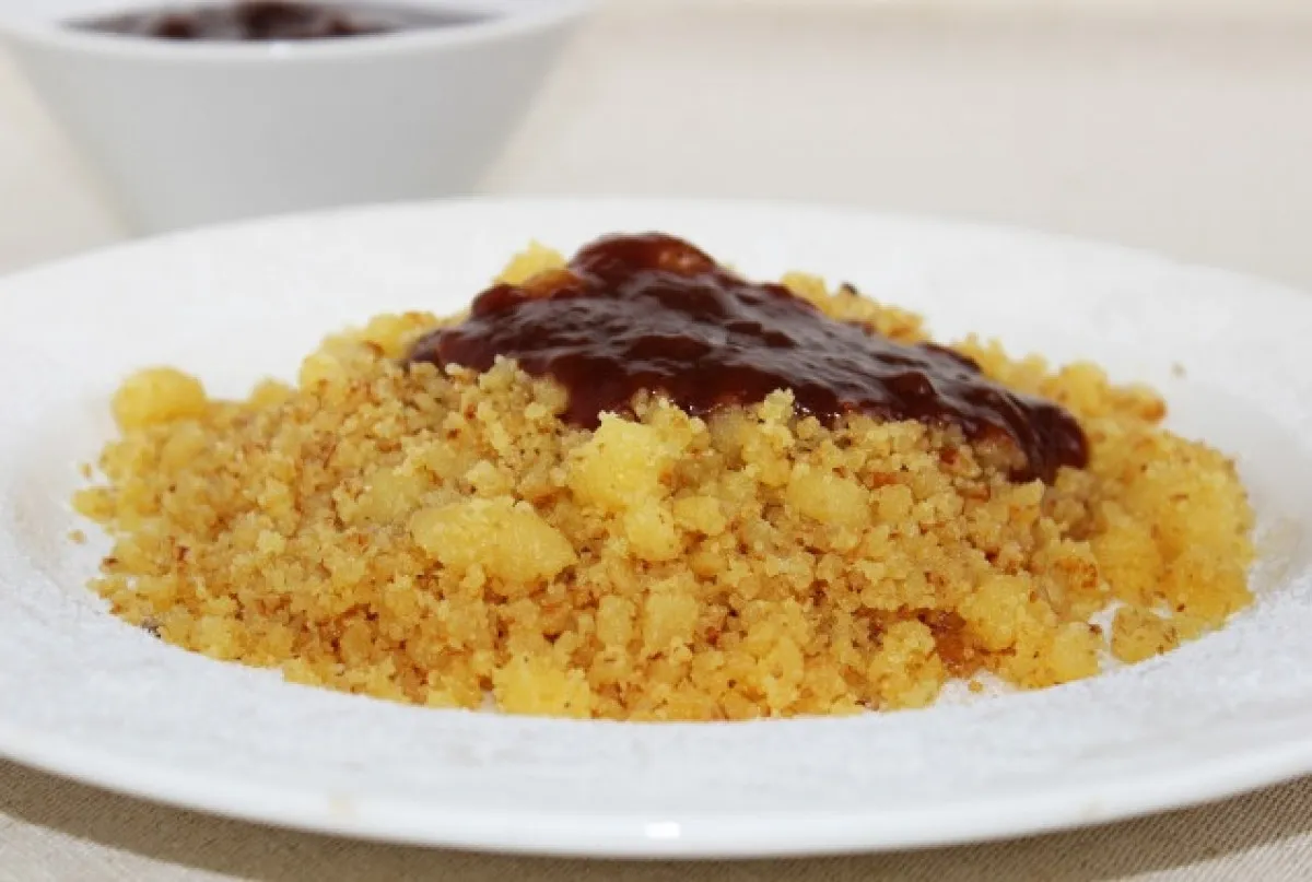 császármorzsa eperlekvárral