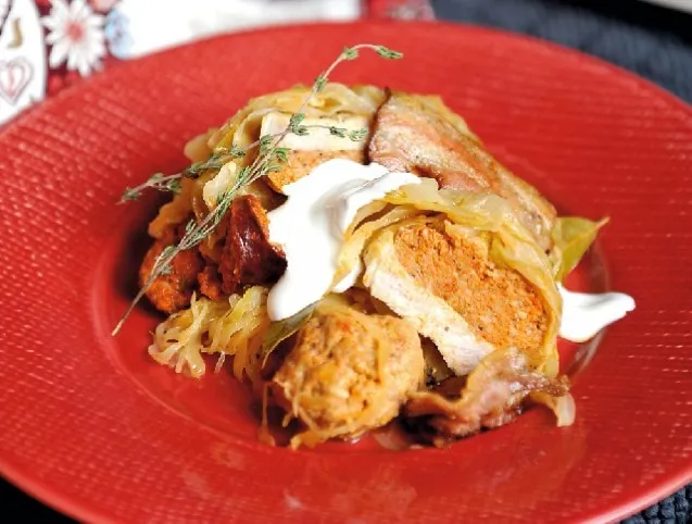 Bordával töltött káposzta