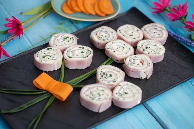 Sajtos-sonkás hidegtál tekercs