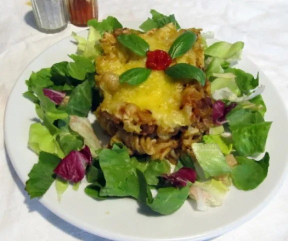 Vörös pestós rakott tészta