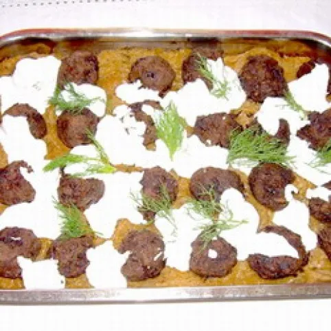 Kapribogyós húsgombócok boros káposztával