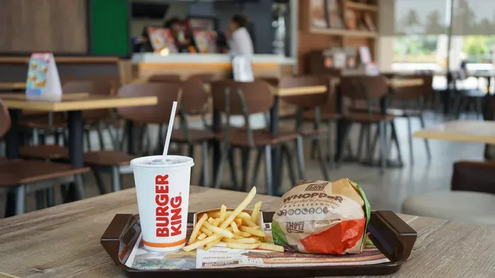 Reklamáltak a vásárlók, ezért változtat a legnépszerűbb termékén a Burger King