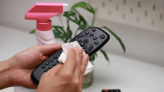 Így tisztítsd meg a műanyagokat a láthatatlan ragacsos kosztól