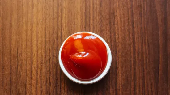 Bizarr, de működik – tényleg lehet ketchuppal takarítani!
