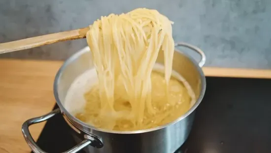 Szétfőtt a tészta? 3 villámgyors ötlet, hogy ne kelljen kidobni