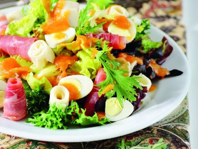 Saláta lecsós dresszinggel