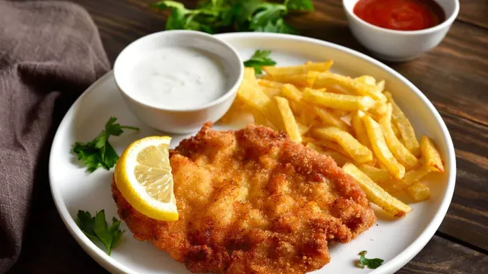 Tényleg ropogóssá lehet tenni a másnapos rántott húst? Kipróbáltuk! - VIDEÓ