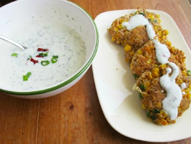 Zöldhagymás kukoricafasírt joghurtöntettel vegán kirsch andrás