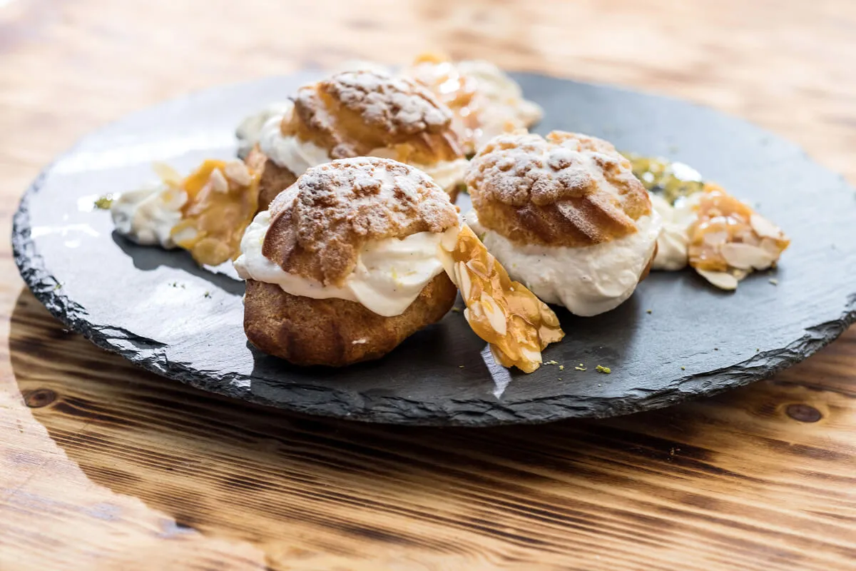 Ropogós képviselőfánk&nbsp;(choux au craquelin) Ide Süss Diától