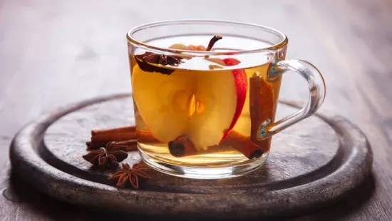 Ezt a teát isszák milliók a TikTokon – igazi csodaszer az emésztésnek és a bőrnek