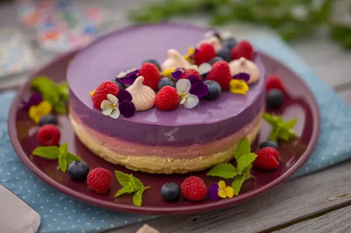 Málnás-áfonyás torta