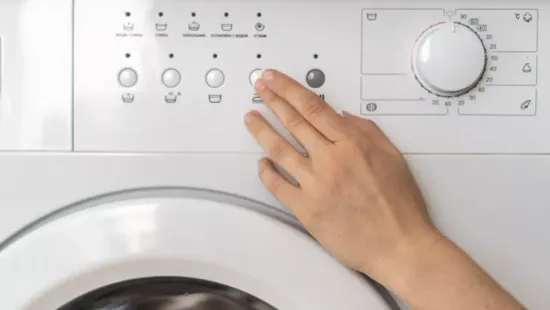 6 rossz mosási szokás, amitől az egekbe szökik a villanyszámlád
